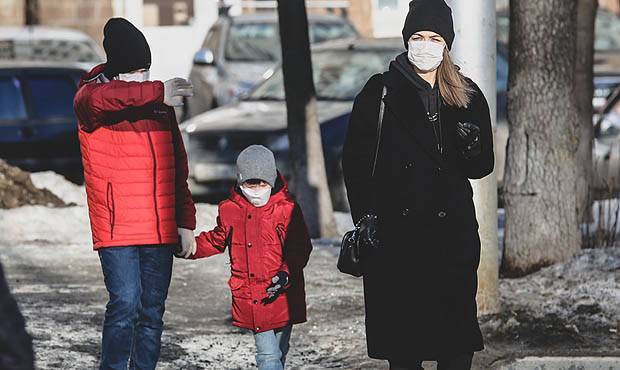 Москвичей предупредили о штрафах за прогулки с детьми во время режима всеобщей изоляции