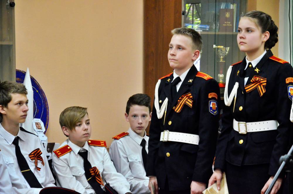 Юных москвичей пригласили поучаствовать в поэтическом проекте к 75-летию Победы