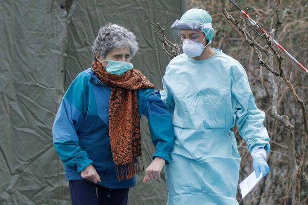 В Европе коронавирус атакует дома престарелых