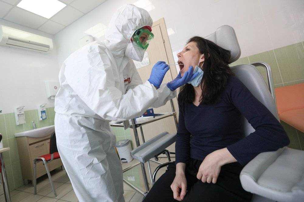 Названо число российских лабораторий, проводящих тесты на коронавирус