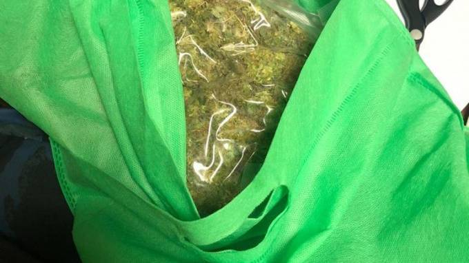 В рюкзаке и машине петербуржца нашли 1,5 килограмма марихуаны