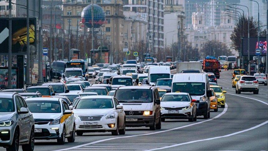Как Москва решила проблему с пробками и заторами в метро во второй день пропускного режима