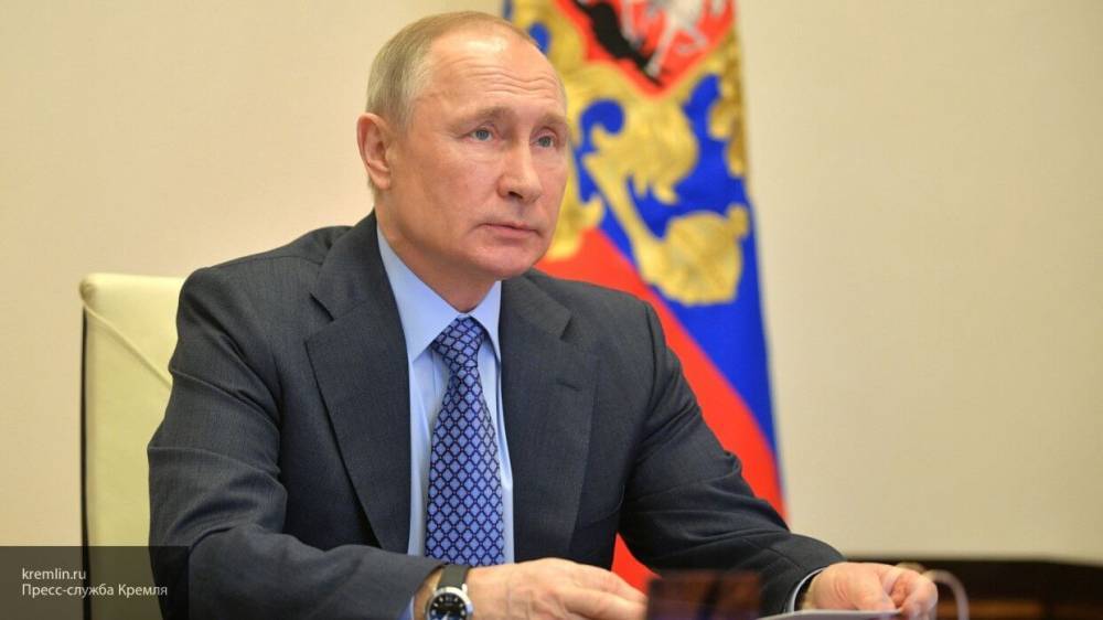 Путин поручил ускорить исследования препаратов против коронавируса