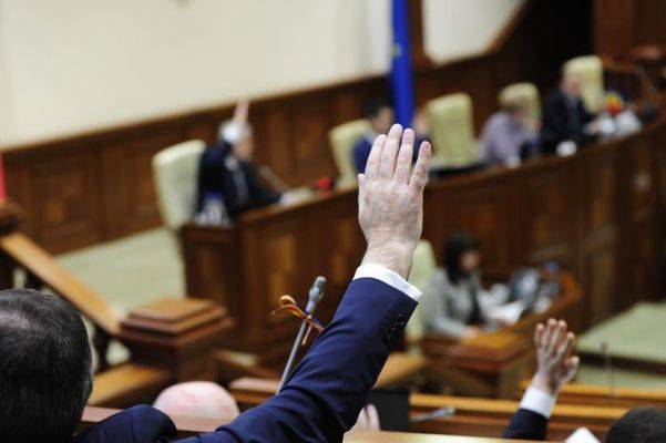 Парламент Молдавии поддержит антикризисный пакет правительства с поправками