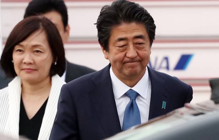 Супругу премьера Японии раскритиковали за посещение храма в период пандемии