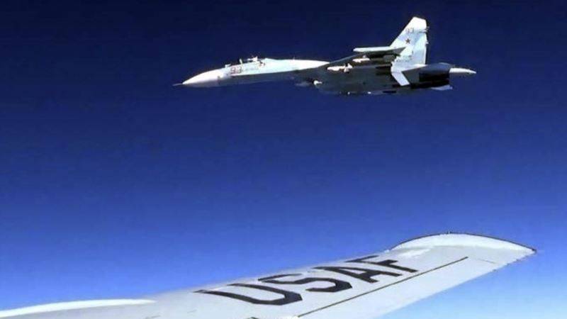 Российский истребитель перехватил американский самолет-разведчик