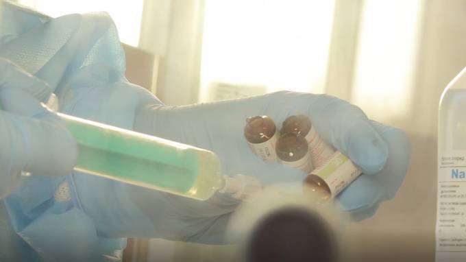 В России приостановили вакцинацию населения из-за коронавируса