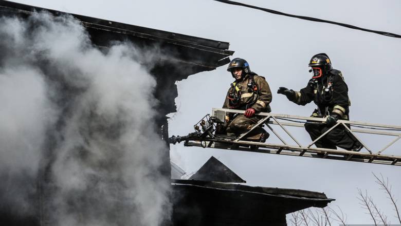 Спасатели не смогли эвакуировать из сгоревшего дома челябинку с лишним весом