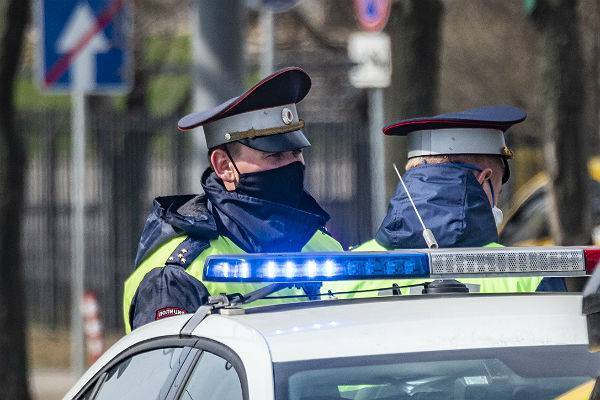 В Москве водитель BMW напал на гаишника при проверке документов