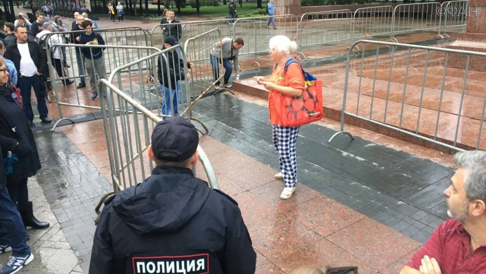 Милонов призвал раскрывать личности провокаторов беспорядков в тюрьмах и на улицах