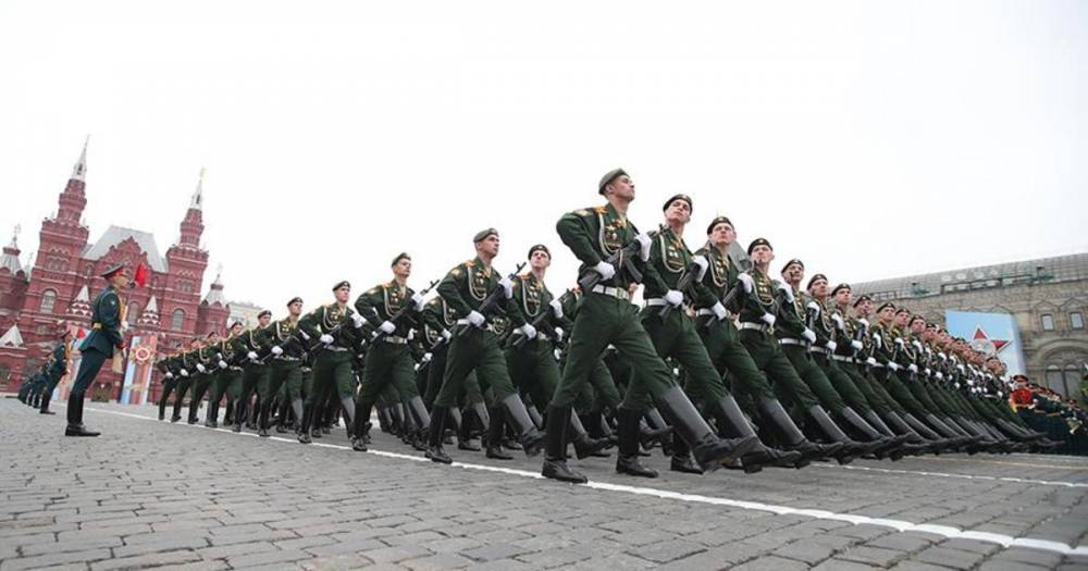 Песков призвал дождаться решения президента о проведении парада Победы