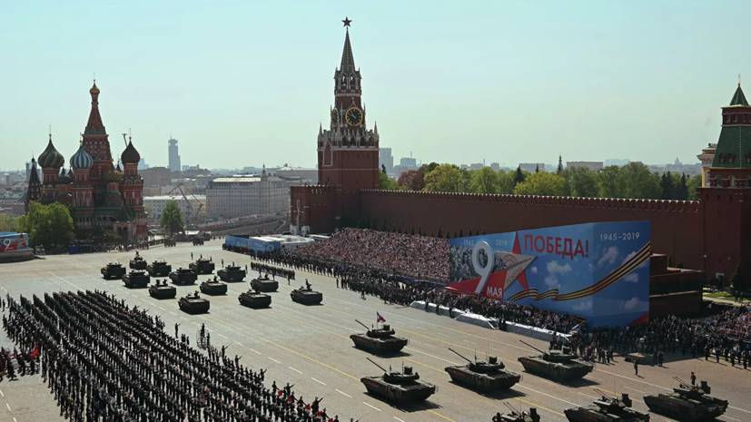 В Кремле прокомментировали возможность переноса парада Победы
