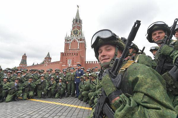 По поводу парада Победы Песков предложил дождаться решения Путина