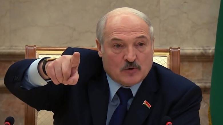 Лукашенко назвал пандемию хорошим урок для "наркоманов и курцов"