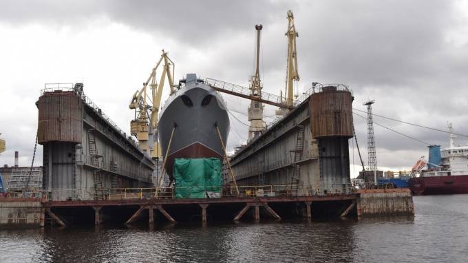 В Петербурге готовят к спуску на воду фрегат "Адмирал Головко"