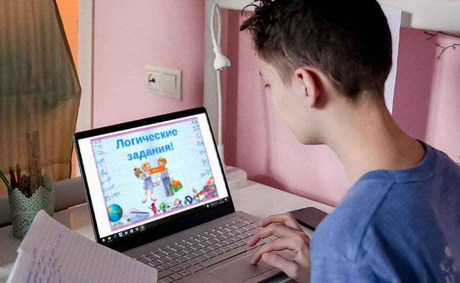 В Минобрнауки оценили возможность начала нового учебного года в онлайн-формате
