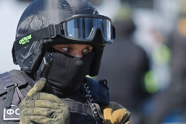 ФСБ задержала подростка, готовившего атаку на школу в Красноярске