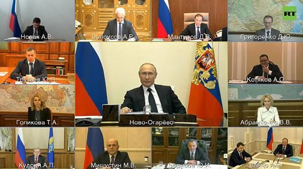 "Очень занят, давайте перенесем?": плотный график Путина не позволяет вовремя проводить совещания
