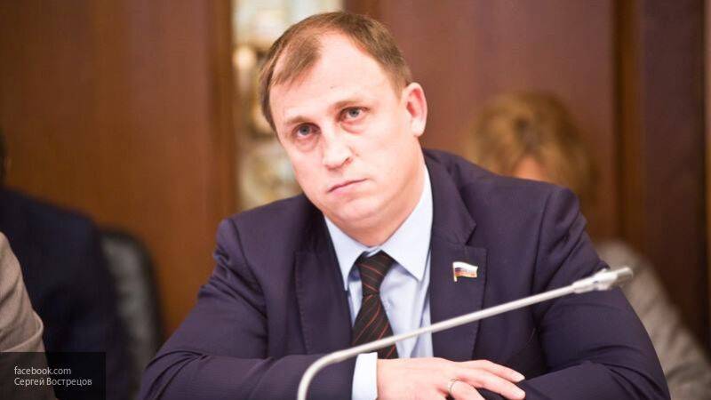 Депутат Вострецов предложил застраховать россиян от потери зарплат