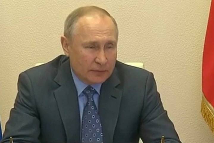 Путин неожиданно объявил собравшимся на совещание о его переносе