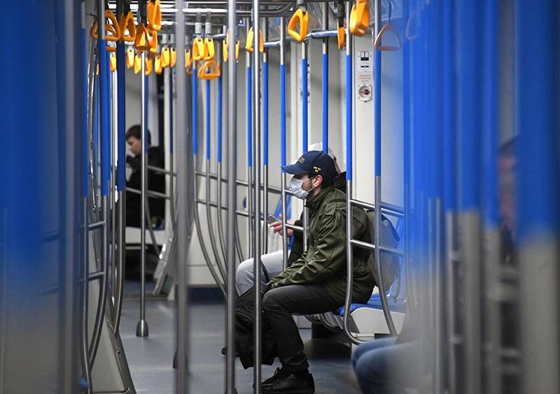 Ввод пропусков в Москве снизил число людей в транспорте на 575 тыс. человек