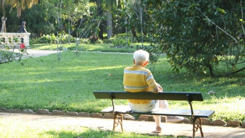 Психологи рассказали, как помочь пожилым людям на самоизоляции