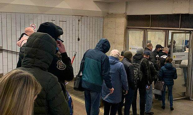 Депутат Мосгордумы пожаловался в СКР на Сергея Собянина из-за очередей в метро