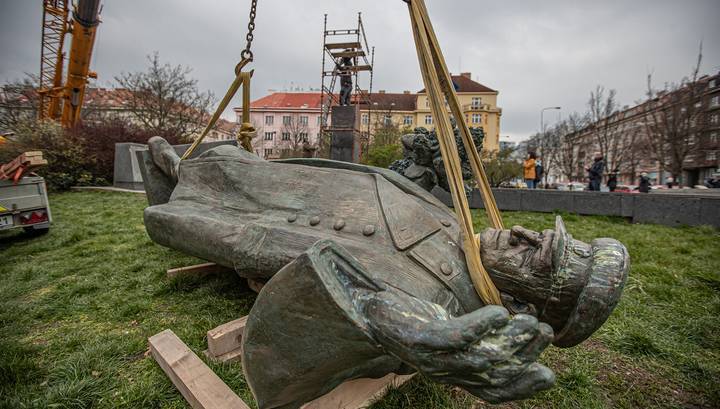Словакия готова забрать себе памятник Коневу, снесенный в Праге