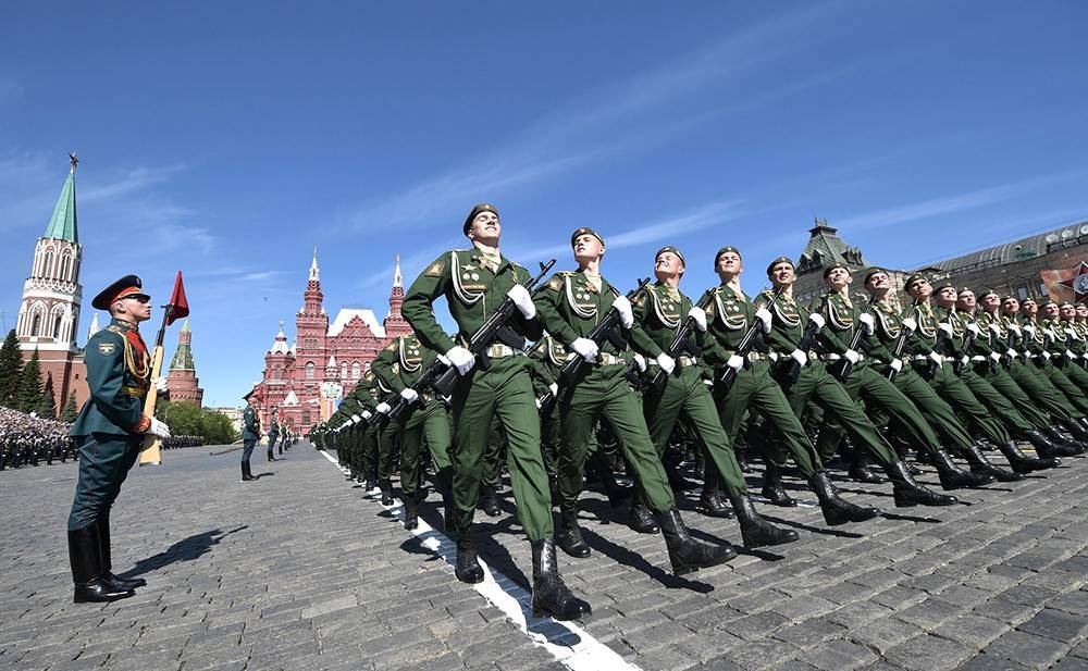 Владимир Путин перенес парад Победы