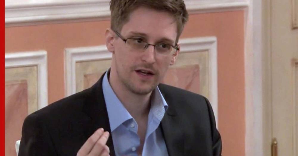 Эдвард Сноуден решил остаться в России еще на три года