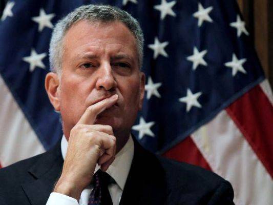 Мэр Нью-Йорка призвал правительство США «спасти» его город