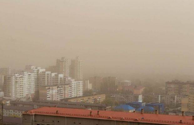 Киев накрыло песчаной бурей