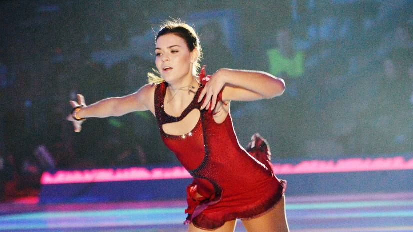 Сотникова поразила фанатов фотографией в ярко-красном платье