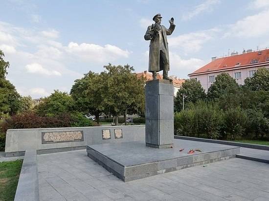 Словацкий экс-премьер предложил забрать памятник маршалу Коневу в Словакию