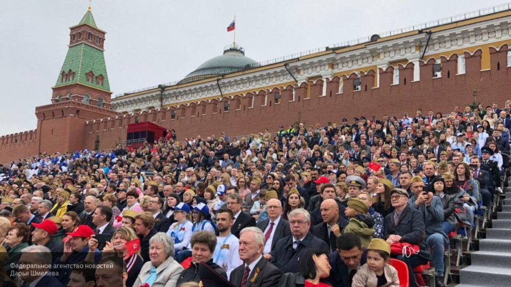 Сенатор Цеков назвал тяжелым решение о переносе парада Победы из-за коронавируса