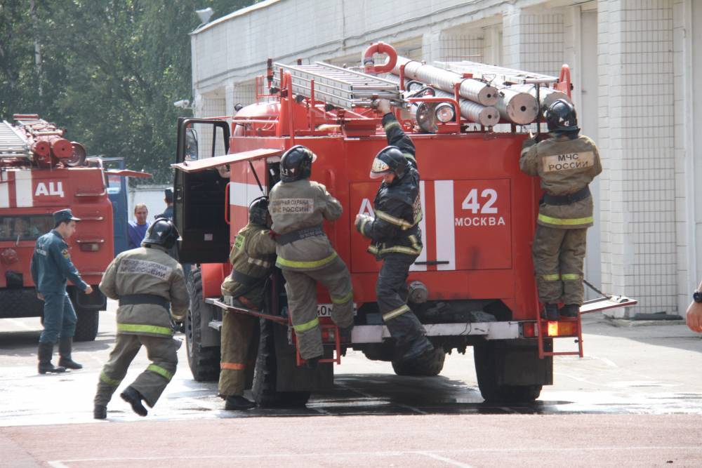 МЧС: Пять человек спасены при пожаре в жилом доме на юго-востоке Москвы