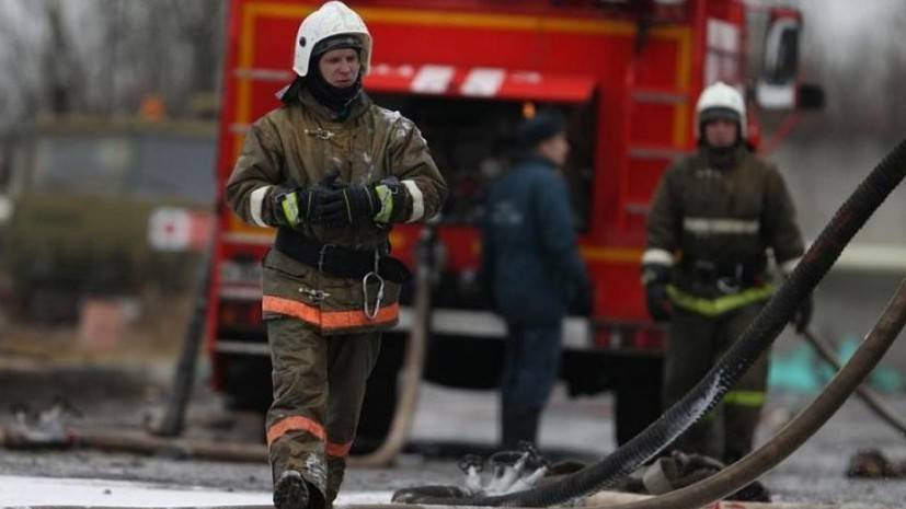 В Ростовской области загорелась заброшенная пилорама