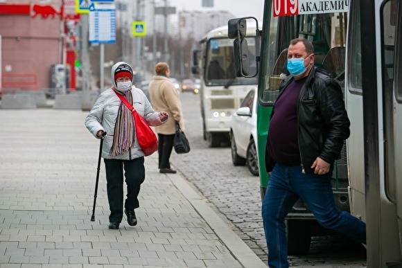 В МЧС рекомендовали не носить защитную маску на улице