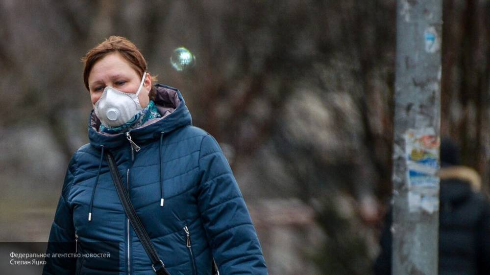 МЧС призвало россиян не носить маски на улице