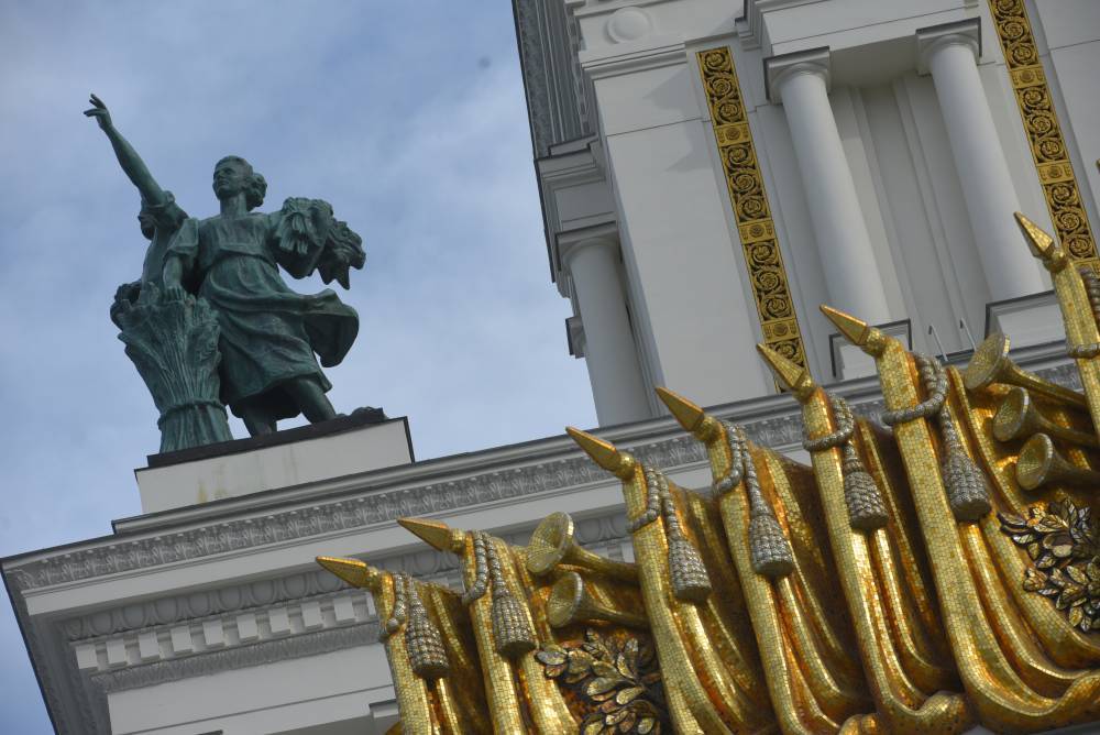 Москвичей пригласили на виртуальную прогулку по крышам павильонов ВДНХ
