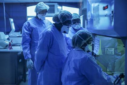 Разведка США проверит версию о распространении коронавируса из лаборатории