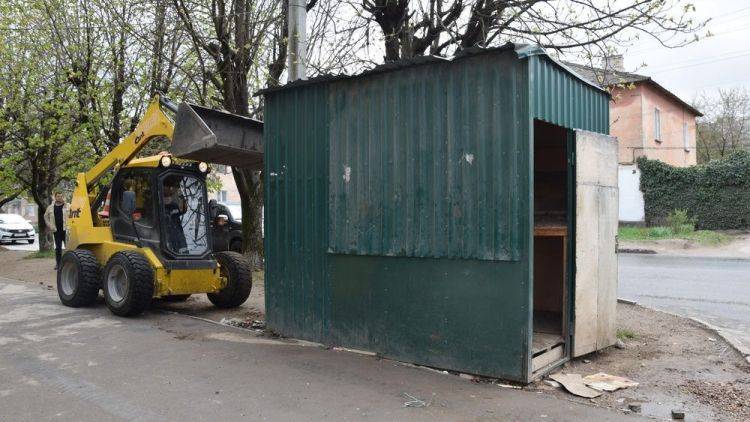 В Симферополе снесли почти полсотни незаконных объектов