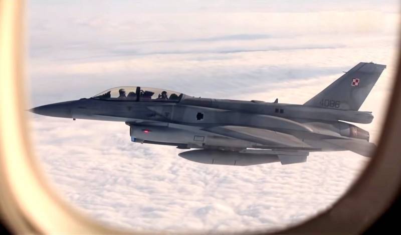 «Польский пилот явно запачкал штаны»: болгарские СМИ о встрече F-16 с Су-35