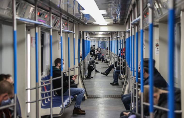 Сотрудники столичного метро выявили 74 пассажира с температурой