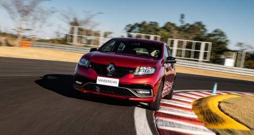 Для любителей классики и скорости: Почему Renault Sandero RS 2020 станет хитом среди «бюджетников»