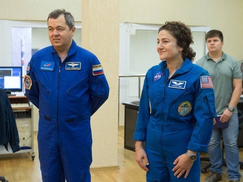 Прибывшего с МКС российского космонавта Олега Скрипочку отправили на обсервацию