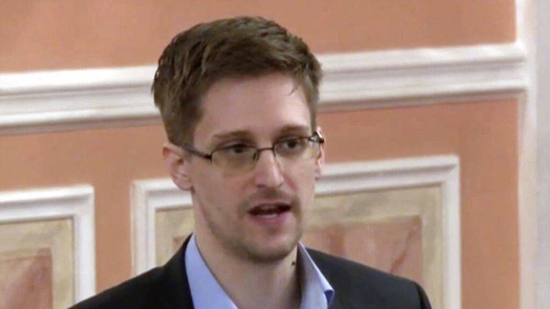 Сноуден попросил о продлении вида на жительство в России