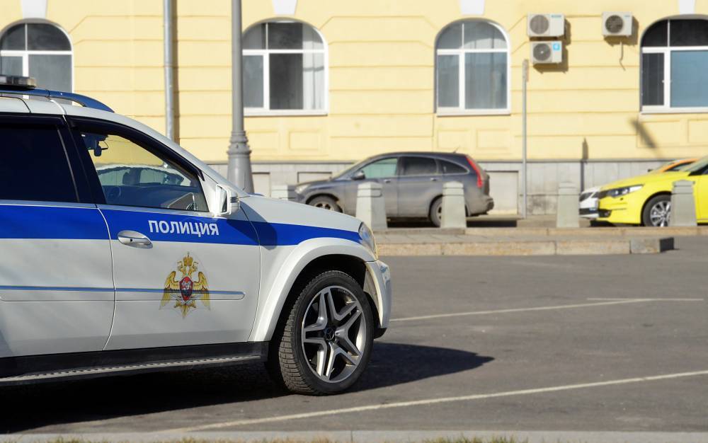 Москвича в форме полицейского задержали за нарушение самоизоляции