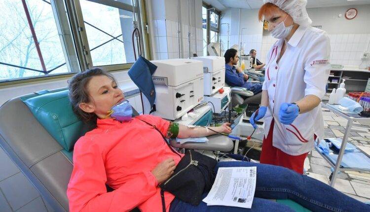 В Москве установят выплаты для доноров плазмы, переболевших коронавирусом