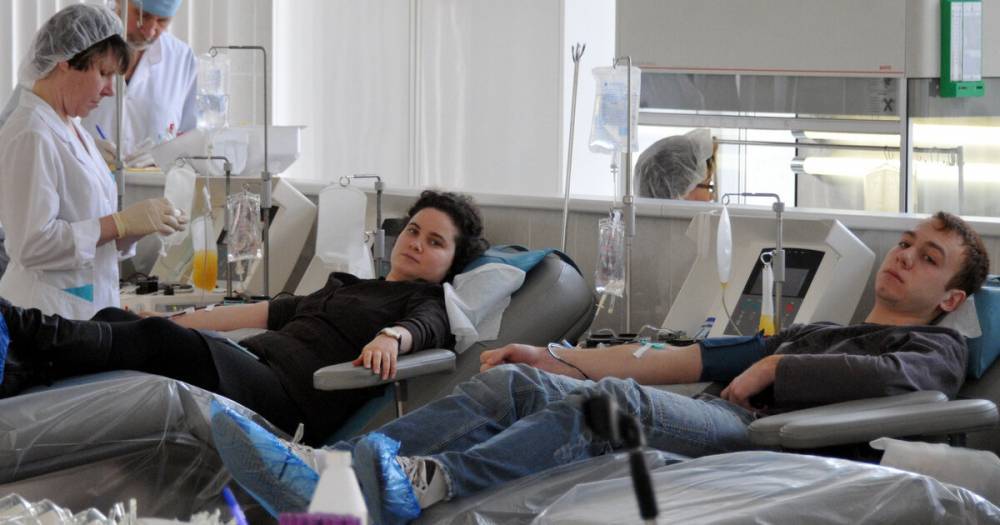 Москвичам, которые станут донорами для лечения от коронавируса, пообещали деньги